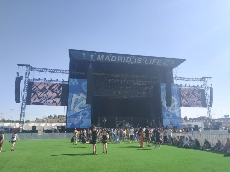 El escenario donde tocaron Puscifer y Queens Of The Stone Age