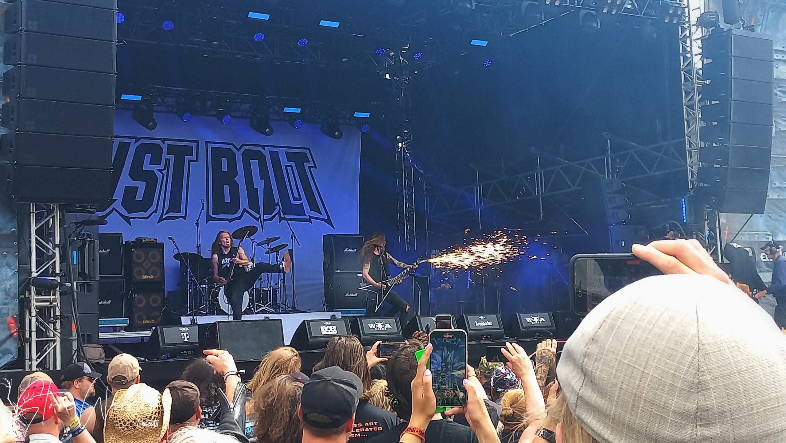 Guitarra en llamas de Dust Bolt Wacken 2023