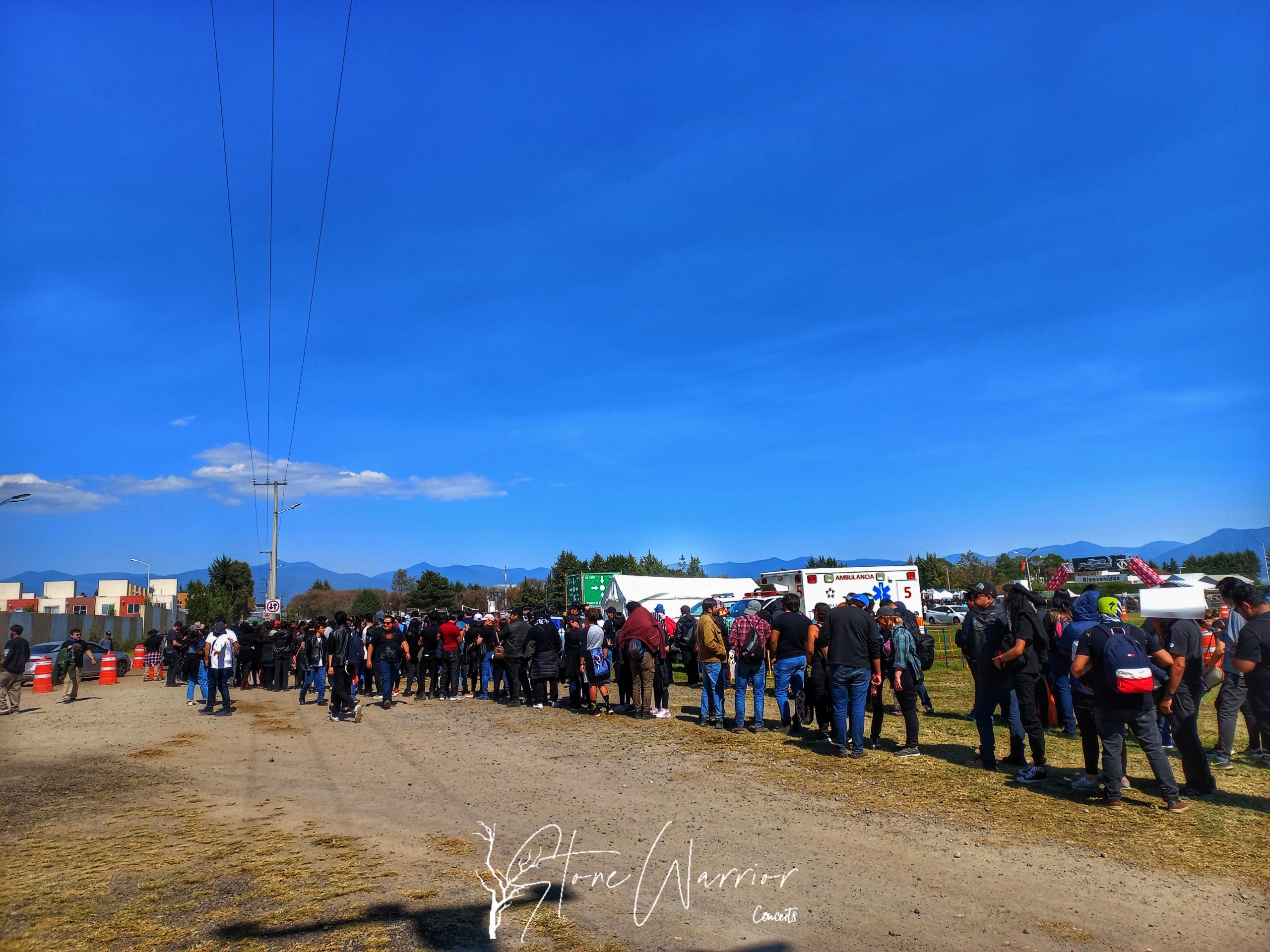 Fila para entrar al H&H