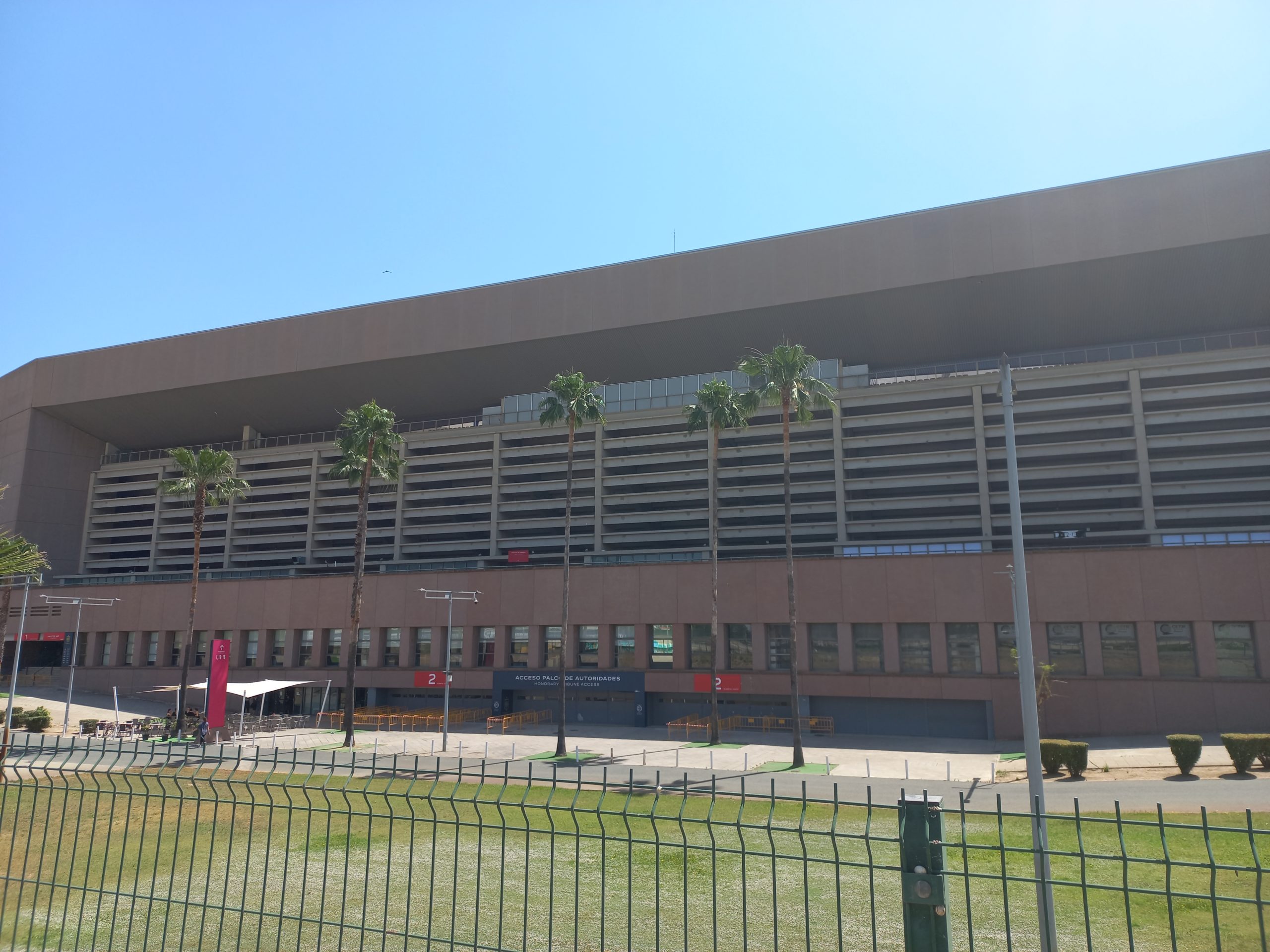 Acceso puerta 2 y restaurante Estadio de la Cartuja 2024 ACDC