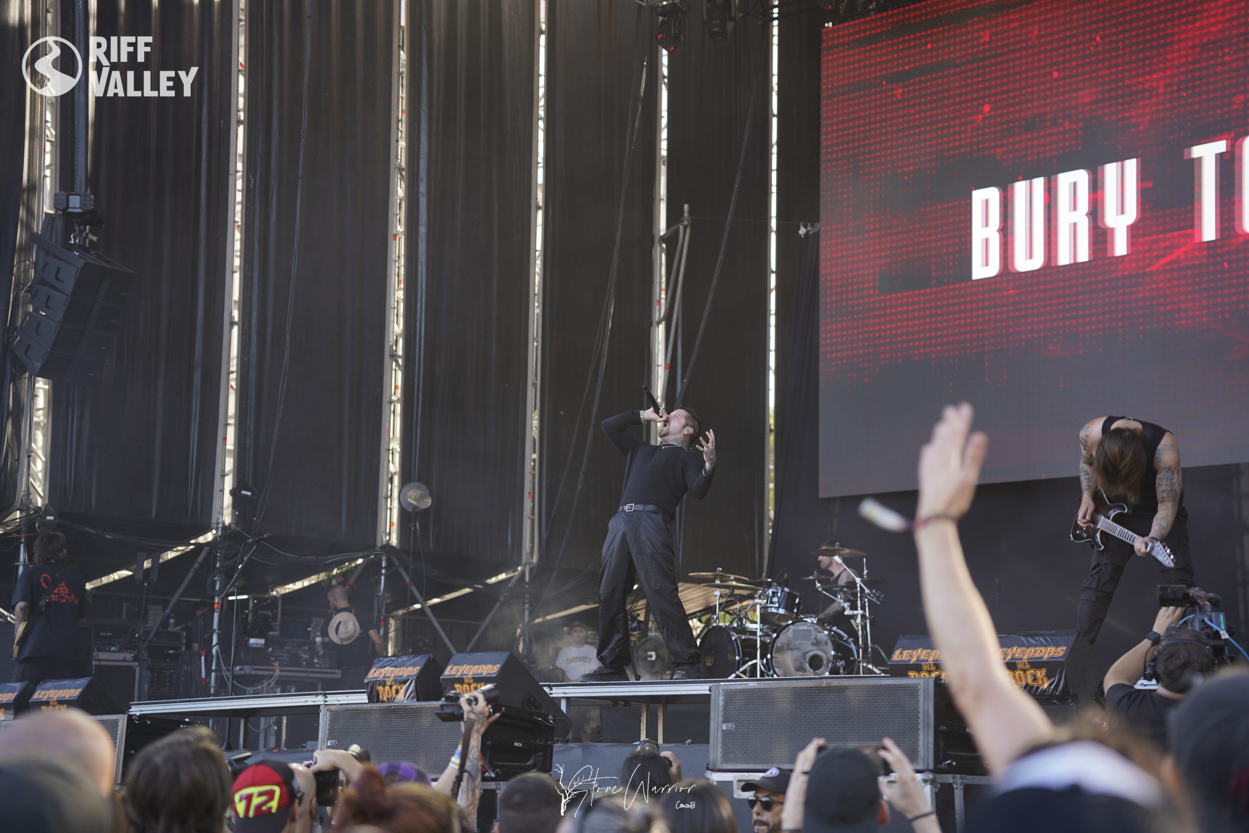 Actuación de Bury Tomorrow Leyendas del Rock 2024